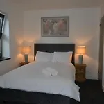 8 Jarn Court